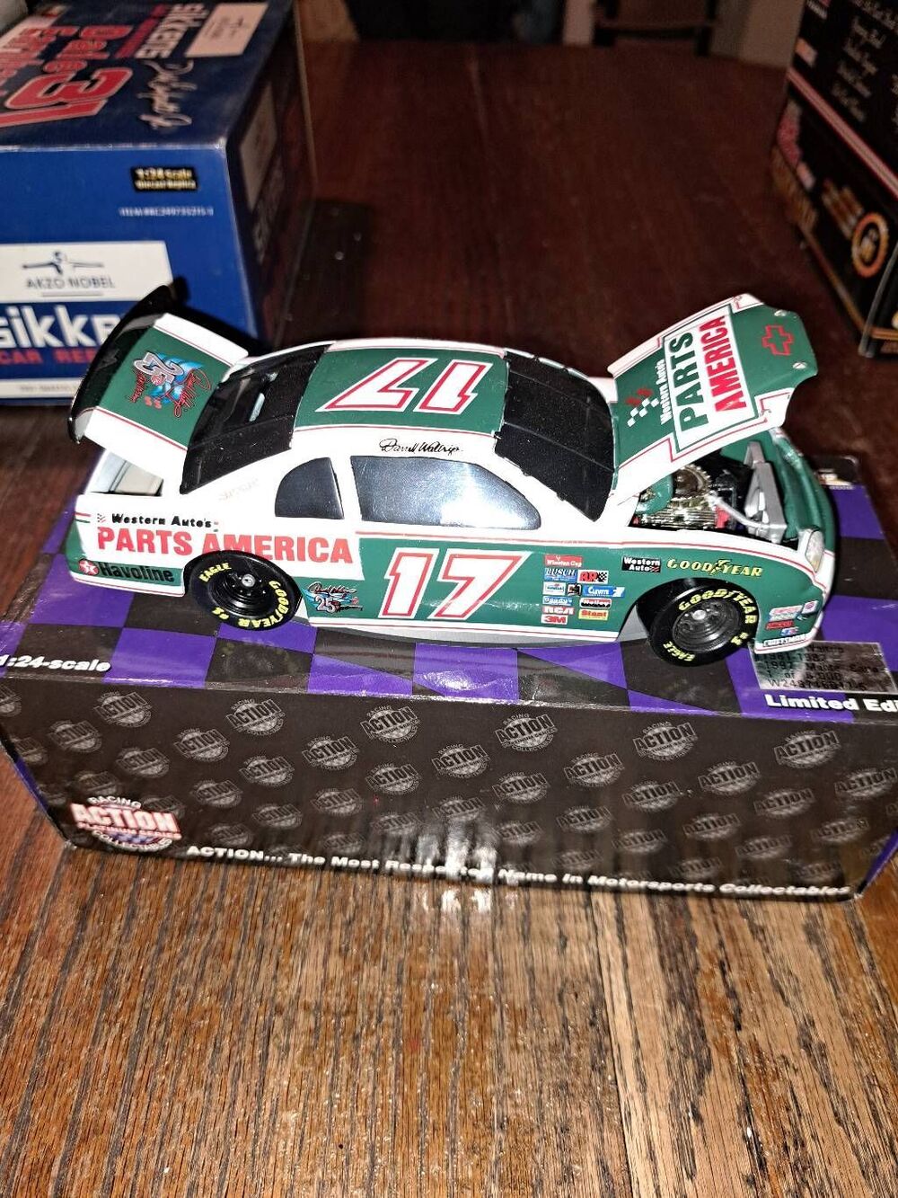 Vintage 96 Action Darrell Waltrip Part America Die Cast Nascar Race Car Bank
